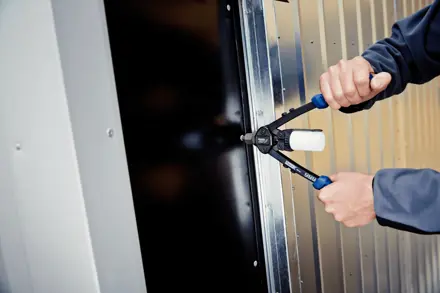 Усиленный заклепочник Rapid RP100 Press Less